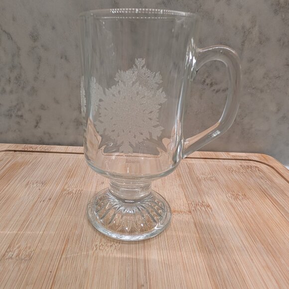 Vintage snowflake pedestal glass mug - Picture 7 of 7